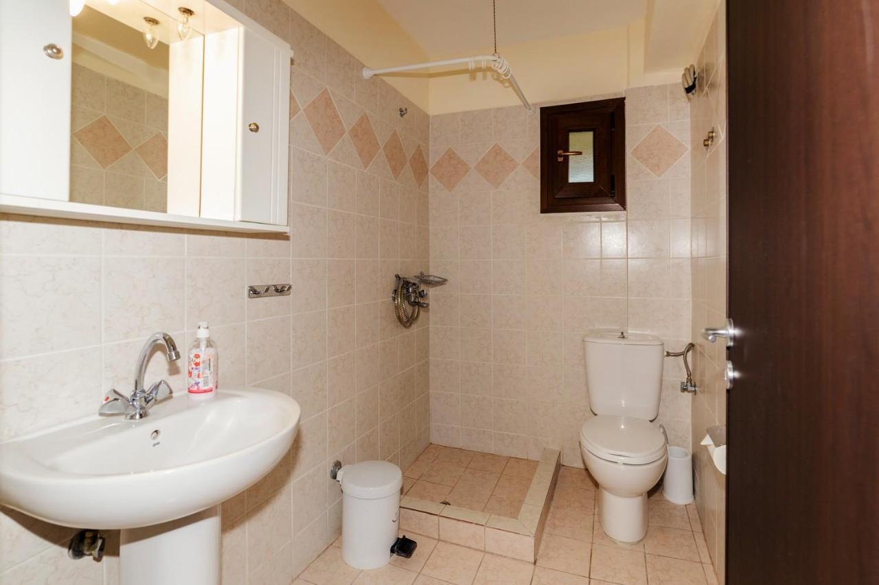 Maria - Pavlos And Appartement